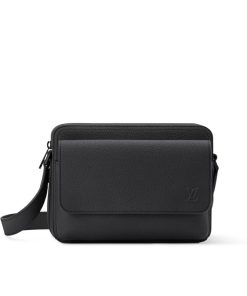 Alternative view of Louis Vuitton Boarding Messenger Black 24Cm M15265